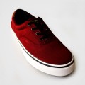 sepatu kets merah